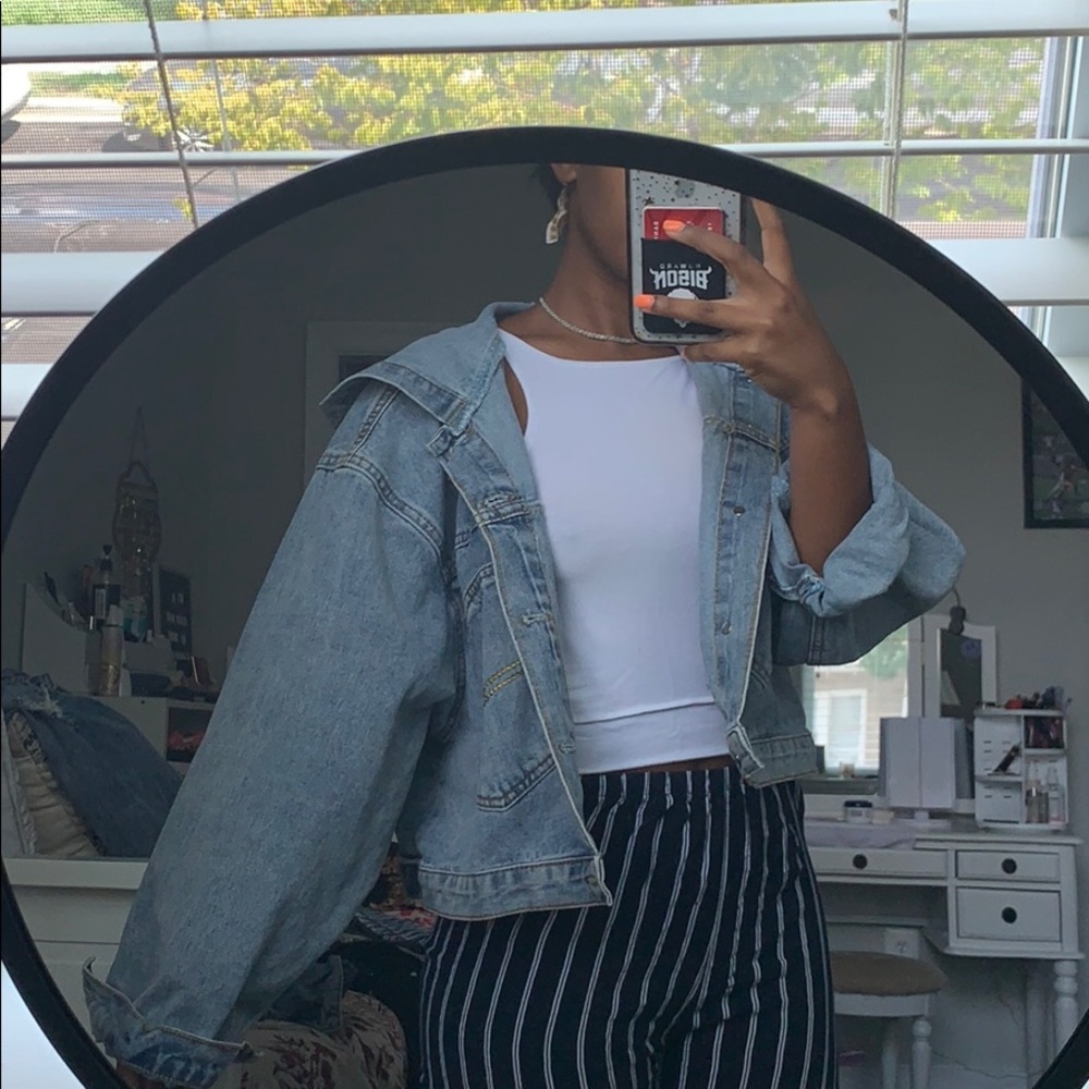 Cropped denim distressed jacket